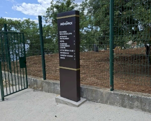 Mövenpick Novi Vinodolski – hotelska signalizacija i svjetleći totemi